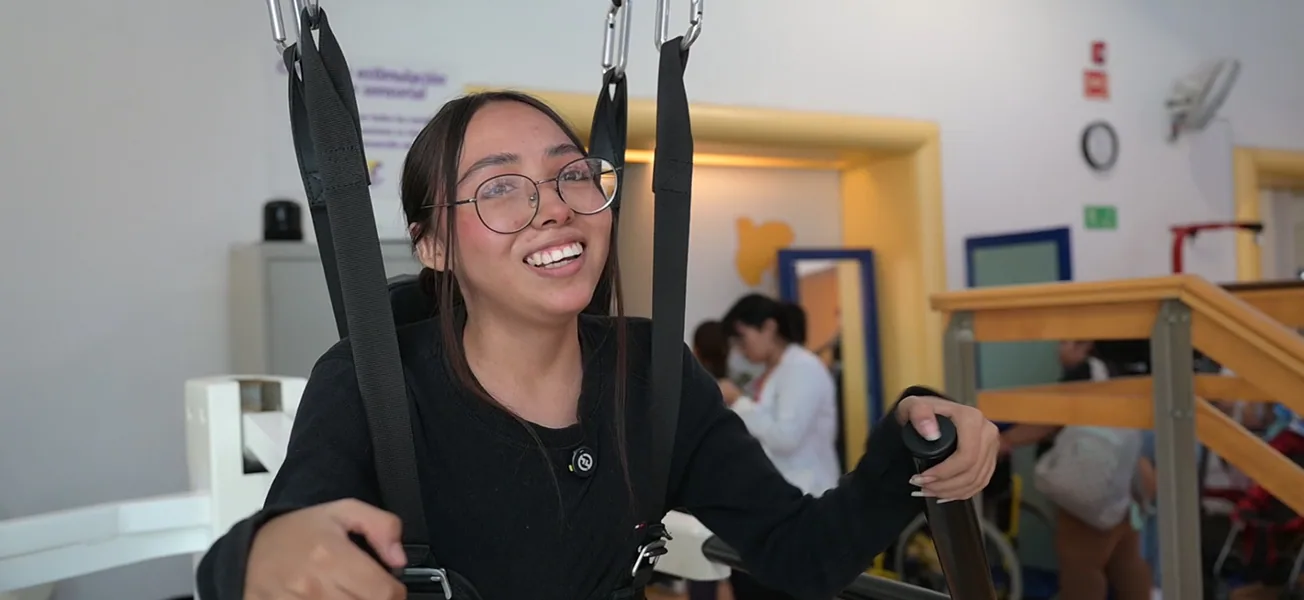 Ashley en terapia de rehabilitación