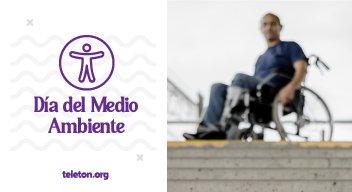 Fotografía de una persona usuaria de silla de ruedas junto a unos escalones. En texto morado, a un lado de la imagen dice: Día del Medio Ambiente
