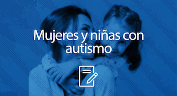 Portada de nota: una madre y una hija se abrazan sobre un fondo azul. Sobre ellas, en color blanco, aparece el texto: Mujeres y niñas con autismo
