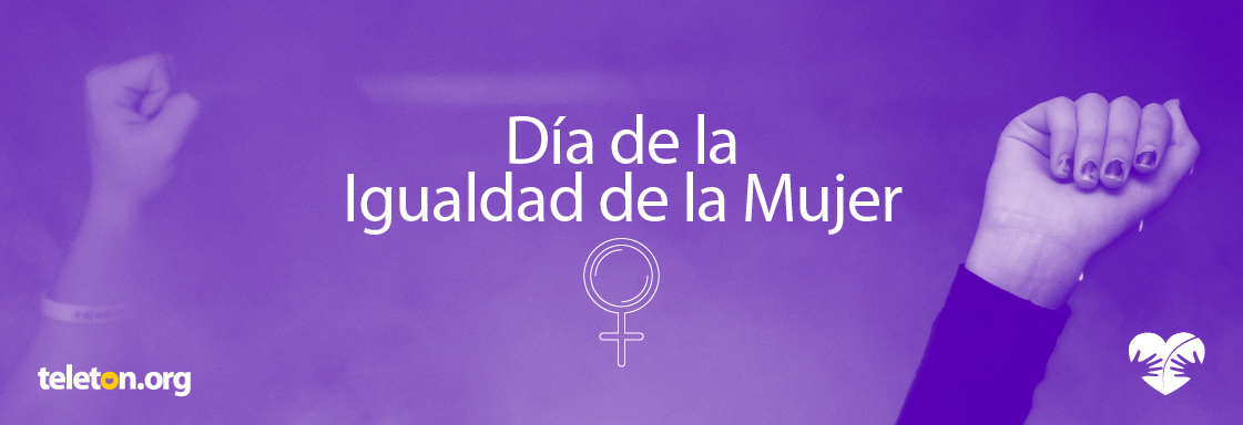 Imagen con foto con filtro morado de unas manos arriba y encima el texto en blanco que dice Día de la Igualdad de la Mujer