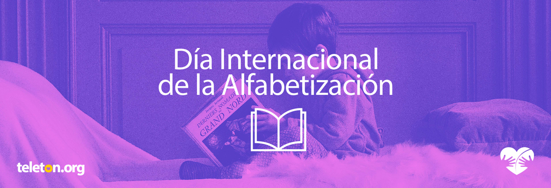 Imagen con filtro rosado de un niño leyendo y encima el texto Día Internacional de la Alfabetización